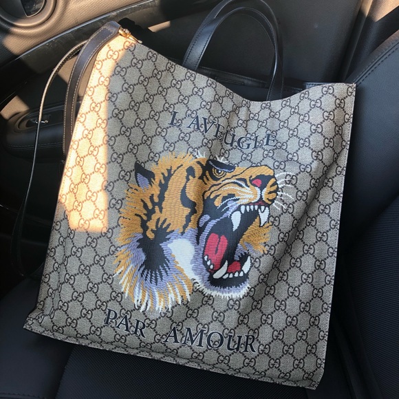 Gucci Tiger Face Soft GG Supreme Tote, Beige - Picture 2 of 8